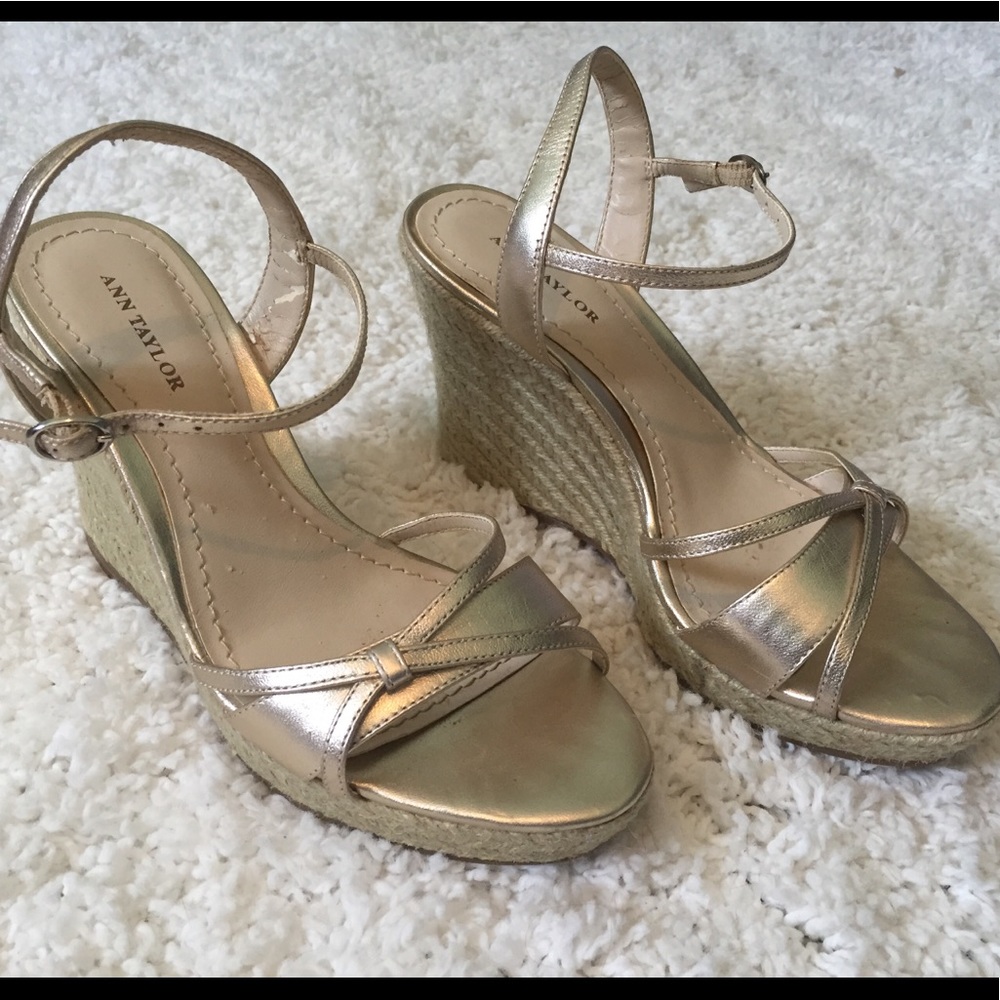 Ann Taylor gold espadrilles sandals euc size 6